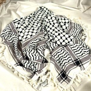 Classic Palestinian  Keffiyeh. Large Tasseled Scarf. Black/White. NWT